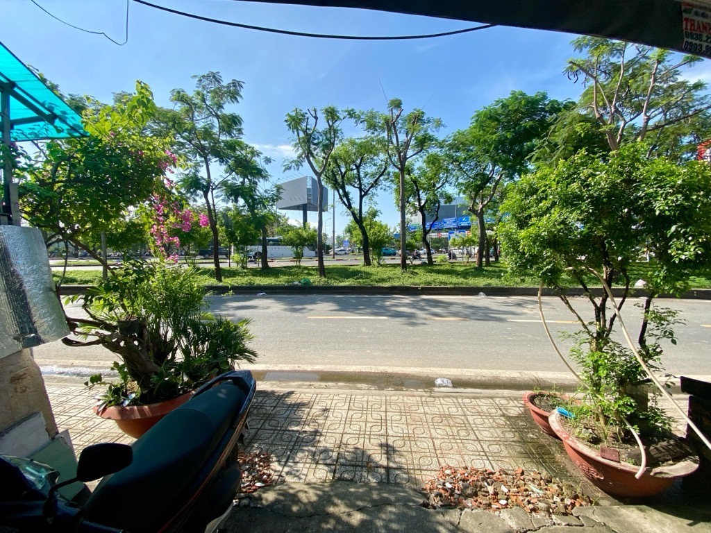 Nhà C4 mặt tiền Võ Văn Kiệt, DT 60 m2, Giá nhỉn 6 tỷ, View công viên - Vị Trí Kinh Doanh